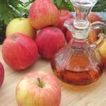 Jabolčni kis ni le za solato: 3 nenavadni načini uporabe, ki vam bodo olajšali življenje
