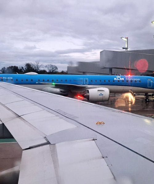 Kaj jesti pred dvournim letom z letalom, da se izognete slabosti in utrujenosti