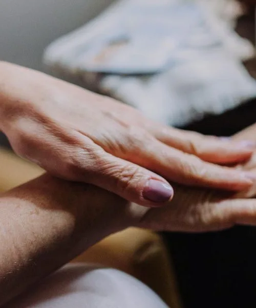 Suha koža in lasje pozimi? Rešitev se skriva v vaši kuhinjski omari (in ni oljčno olje)