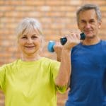 Zakaj nekateri po upokojitvi začnejo hujšati, drugi pa ne – brez diet