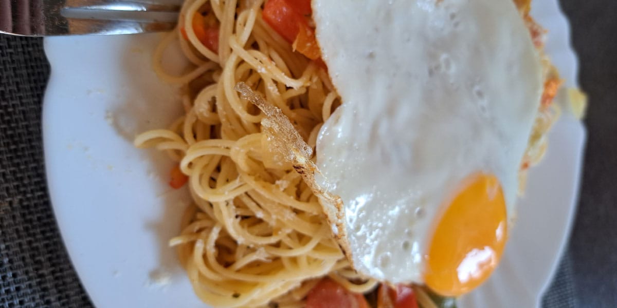 Špageti z jajcem