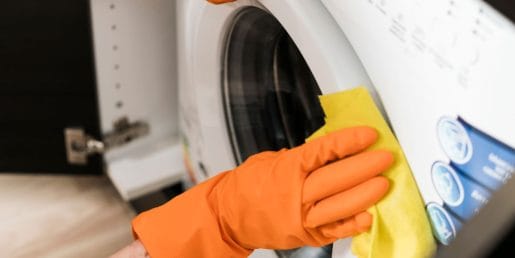 Smrad iz pralnega stroja? Pozabite na draga čistila, poskusite to