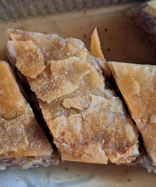 Kaj muslimani jedo za bajram? To je praznična miza, kjer imajo posebno mesto te dobrote