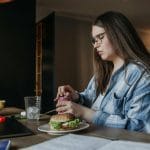 Pomen beljakovin pri izgubi teže: Koliko jih zares potrebujete za kurjenje maščob?