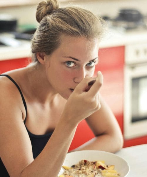 Dietetiki opozarjajo: ta zdrava navada je lahko v enem primeru napaka