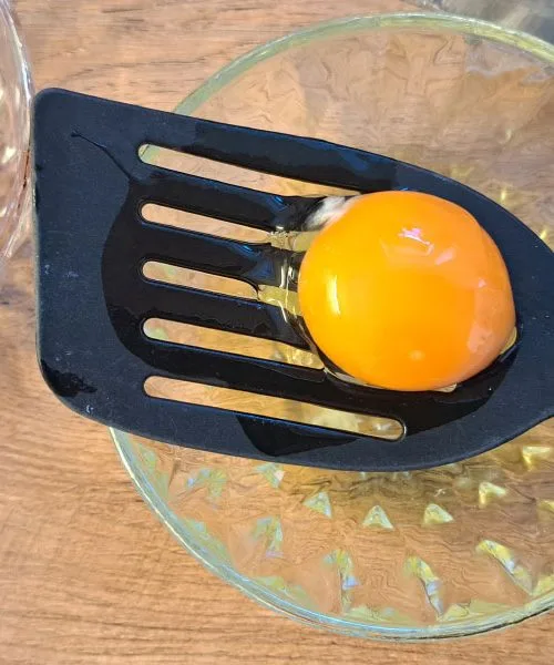 So jajca iz proste reje res boljša? Kaj nam pove barva rumenjaka