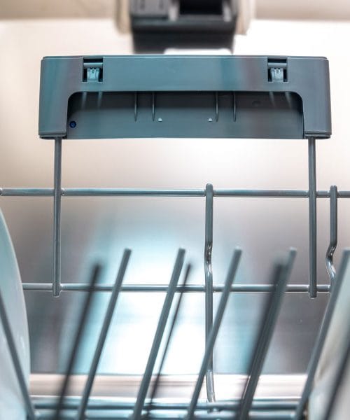 Je vaš pomivalni stroj umazan? Poglejte, kje se skriva največ bakterij