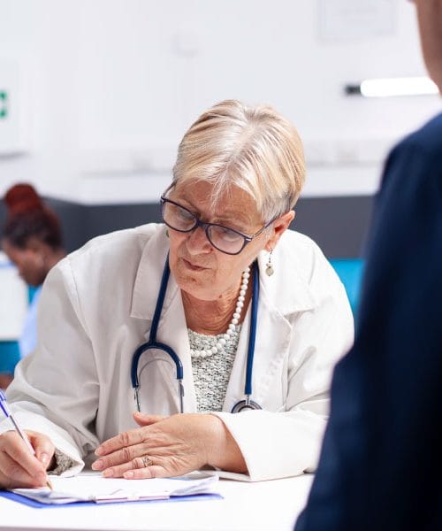 Preventivni pregledi: Testi, ki jih ne bi smeli zamuditi v svojih 30-ih, 40-ih in 50-ih