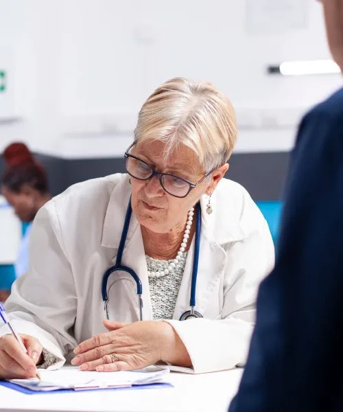 Preventivni pregledi: Testi, ki jih ne bi smeli zamuditi v svojih 30-ih, 40-ih in 50-ih