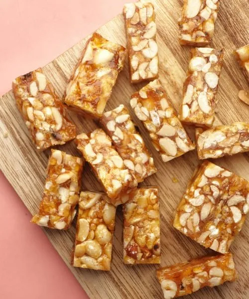 Resnica o “fit” prigrizkih: zakaj imajo nekatere proteinske ploščice več sladkorja kot čokolada