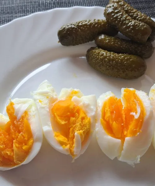 Trdo kuhana jajca – ja ali ne? Kaj pravijo strokovnjaki?