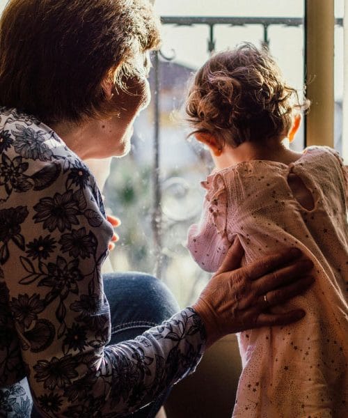 Vnuki prihajajo na obisk: Kako postaviti meje in obenem ostati “najboljša babica”