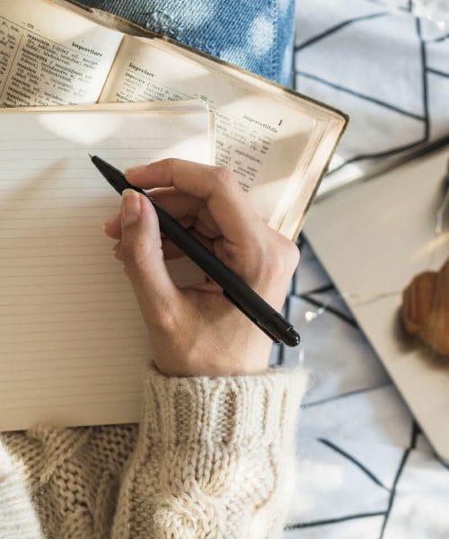 Kako ena zapisana misel na dan dejansko spremeni kemijo v vaših možganih