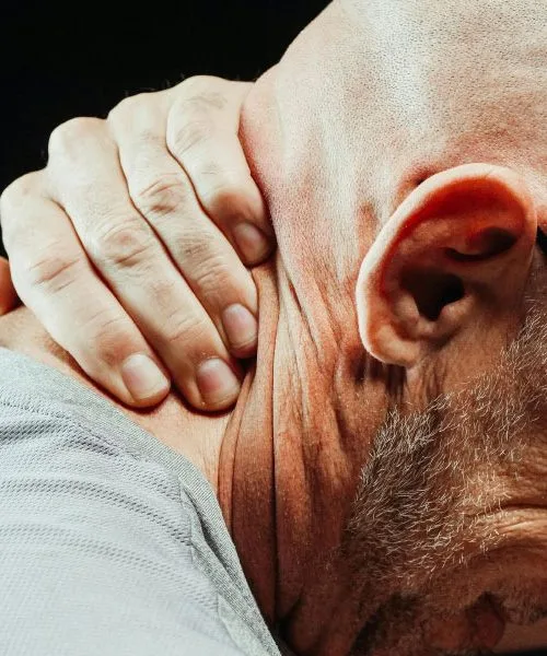 Imate zategnjen vrat? Ta 30-sekundni razteg bo takoj sprostil napetost