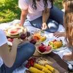 Kaj jesti dan po obilnem pikniku? Želodec vam bo bolj hvaležen za preprost obrok