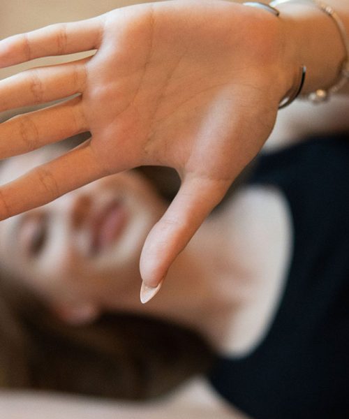 Koža na blazinicah prstov se lušči in odstopa? Vzrok je pogosto precej vsakdanji